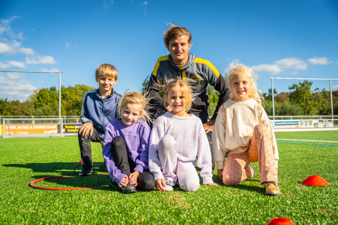 YellowBellies buitenspeelse kinderopvang BSO Haastrecht  sport en bewegen