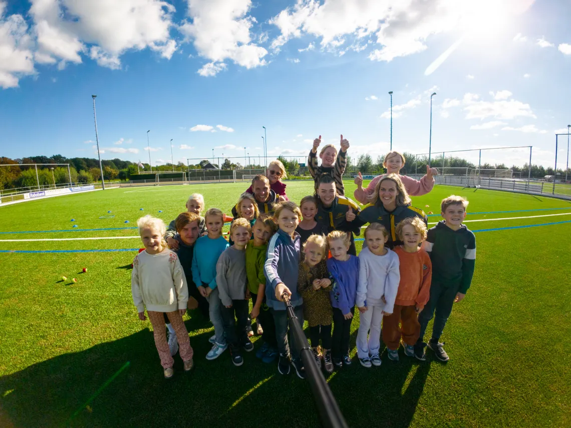 YellowBellies buitenspeelse kinderopvang BSO Haastrecht groepsfoto