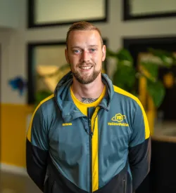 Teamfoto's portretten Dimitri teamcoach Reeuwijk YellowBellies buitenspeelse kinderopvang