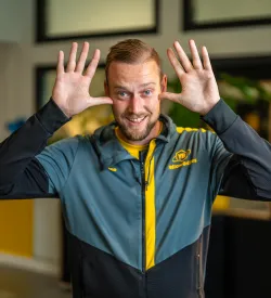 Teamfoto's portretten Dimitri 2 teamcoach Reeuwijk YellowBellies buitenspeelse kinderopvang